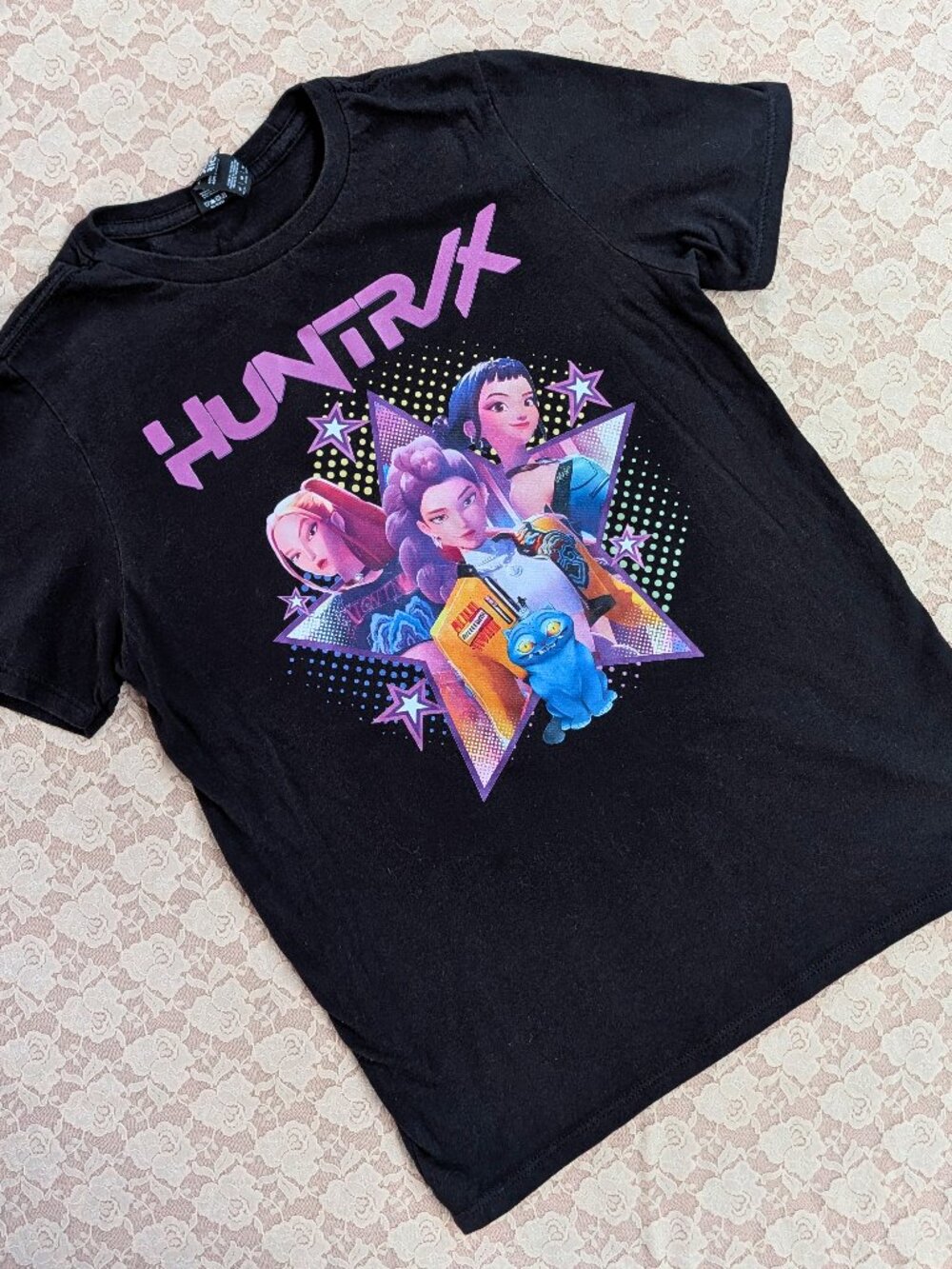 EUC KPop Demon Hunters Huntr/x Huntrix black tee youth medium